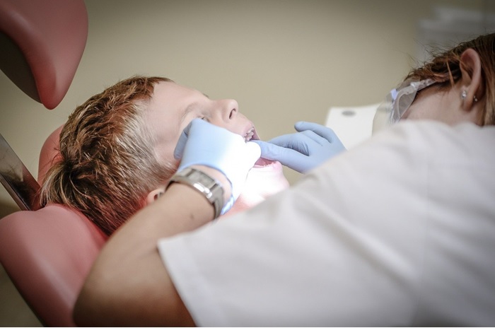 3 bonnes raisons de consulter sur une base régulière un dentiste